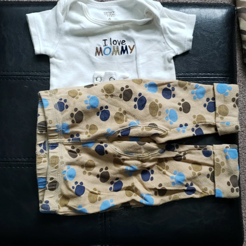 Carter's Bodysuit and pants set Size 6 months